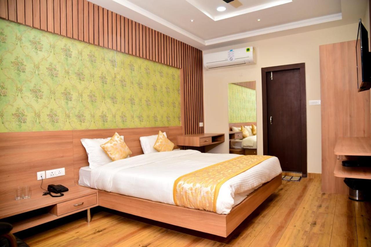 Hotel Olive Crown 3*