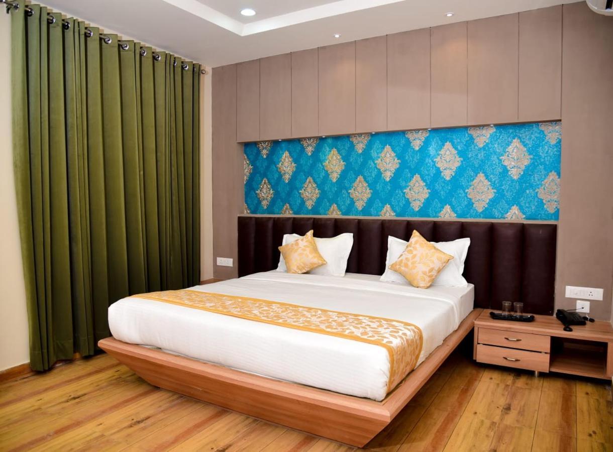 Olive Crown Hotel 3*