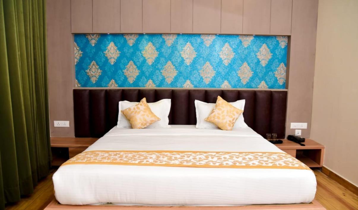 Hotel Olive Crown Lucknow